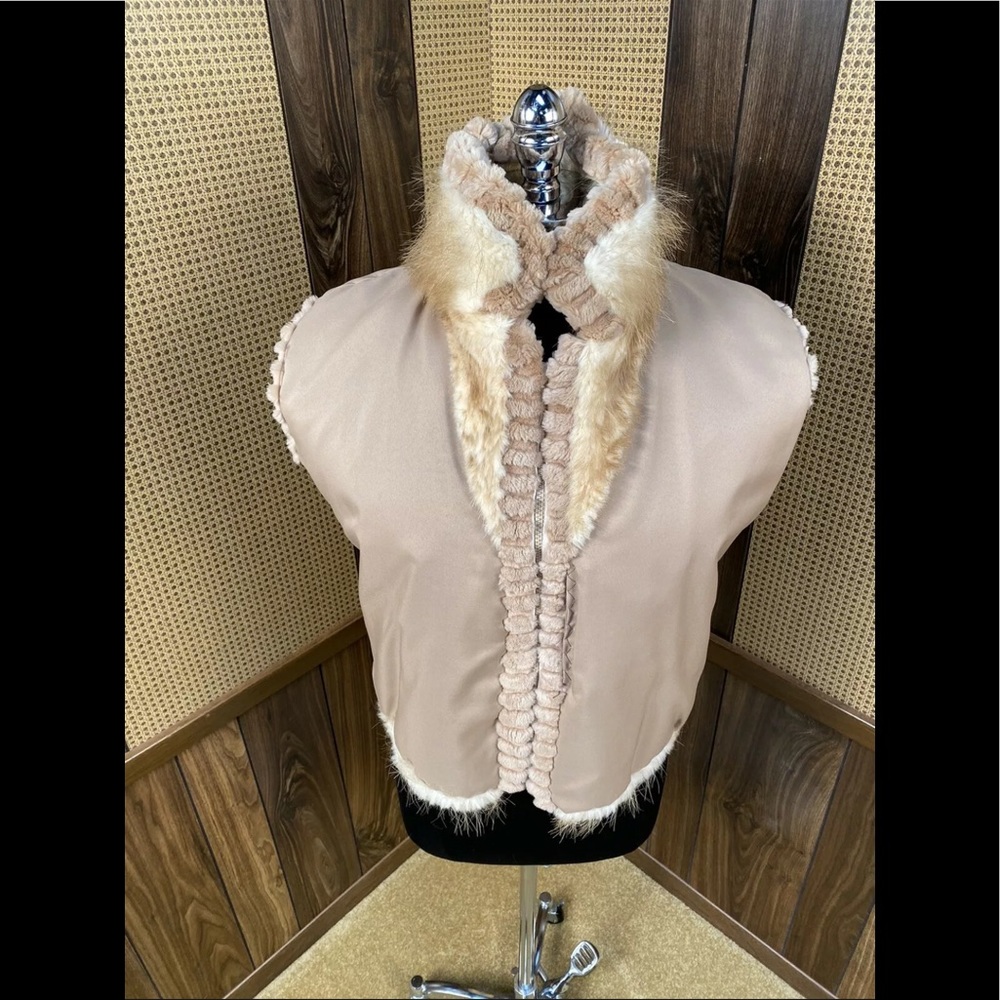 Musi Long Haired & Sheared Beaver Trim Fur Vest - image 7